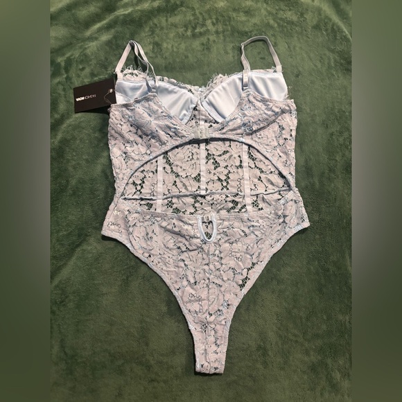 Fashion Nova Lace Bodysuit in Baby Blue Size L NWT - Picture 2 of 4